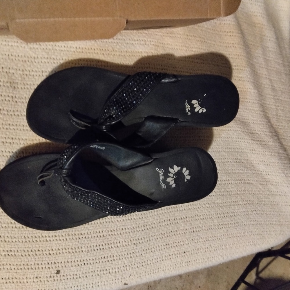 Elegant Black Women's Sandals with Sparkle